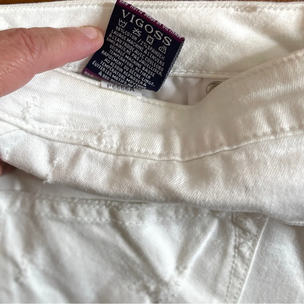 VIGOSS “The Thompson Tomboy” White Distressed Bermuda Denim Shorts Size 27 - Picture 6 of 7